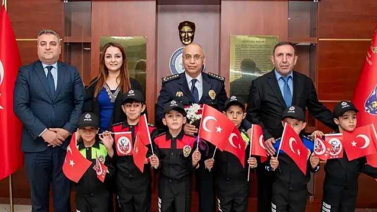 Çocuk evlerine 'Aile Yılı' ziyareti