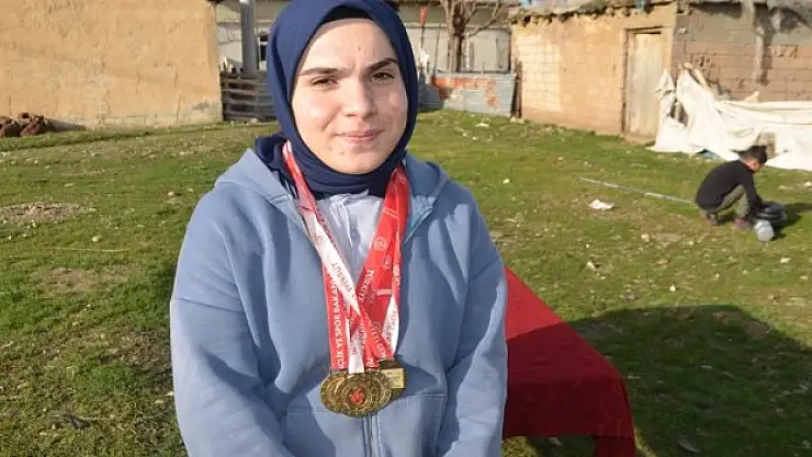 Günde 600 şınav çekiyor