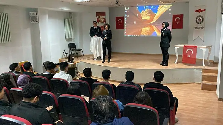 850 lise öğrencisi bilgilendirildi