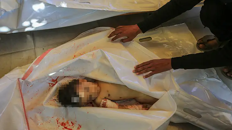 İsrail Gazze'de Filistinlilerin çadırlarını hedef aldı