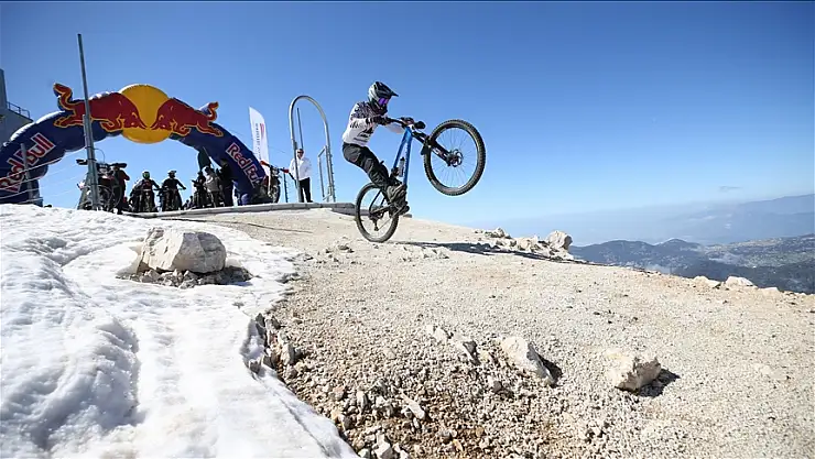 Antalya'da Dağ Bisikleti Yarışı başladı