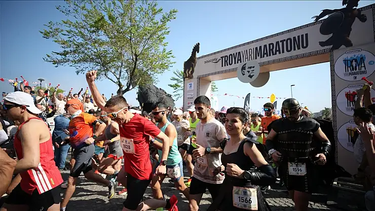 Çanakkale'de Troya Yarı Maratonu başladı