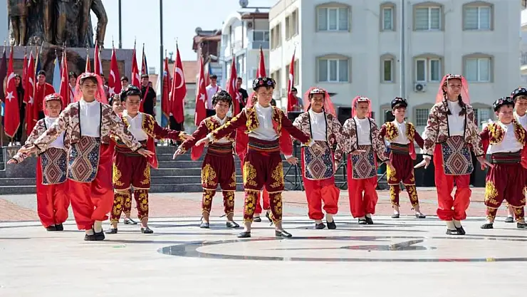Antalya'da 23 Nisan sevinci doyasıya yaşandı