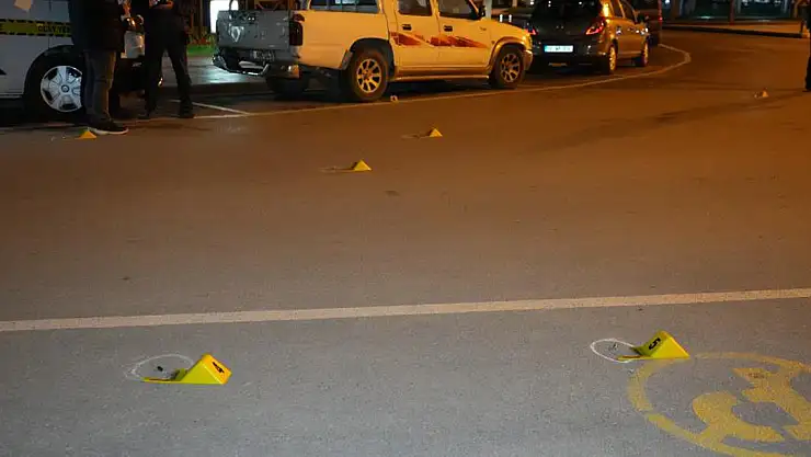 Havaya rastgele ateş açıp kaçtılar