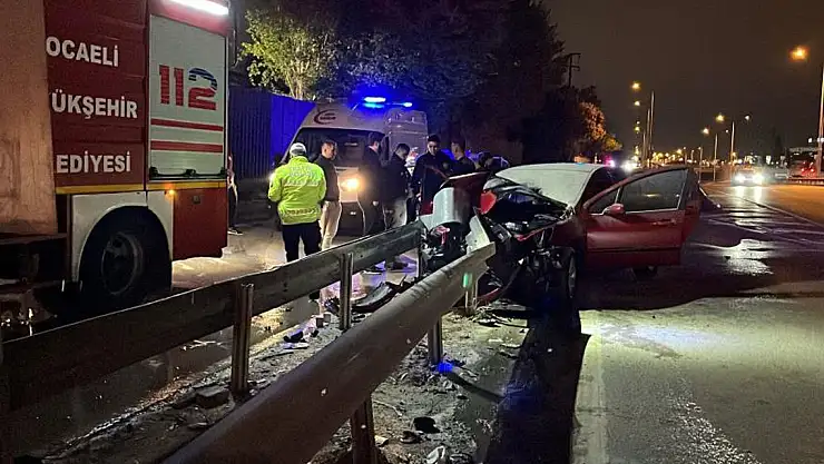 SÜRÜCÜ YANAN ARAÇTA SIKIŞTI