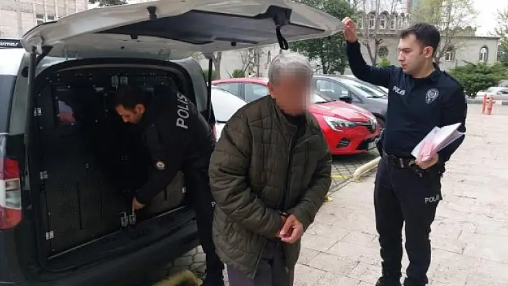 Parkta oturan üniversite öğrencisi kızı taciz etti