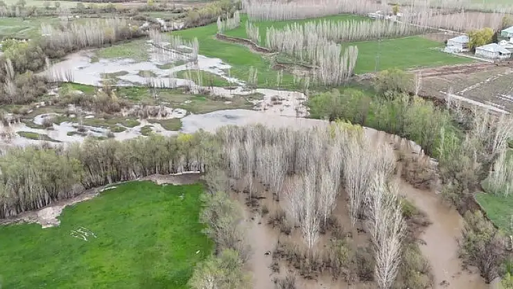 Ağrı'da dere taştı