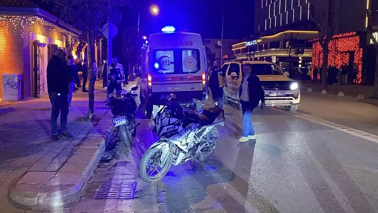U dönüşü yaparken motosikletle çarpıştı