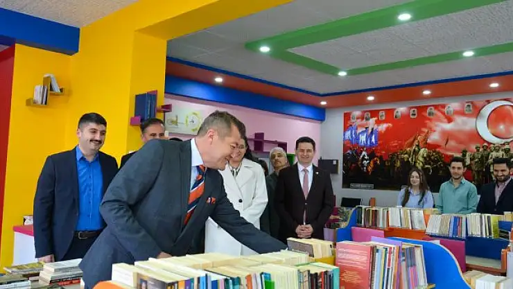 BŞEÜ'den hediye kitap