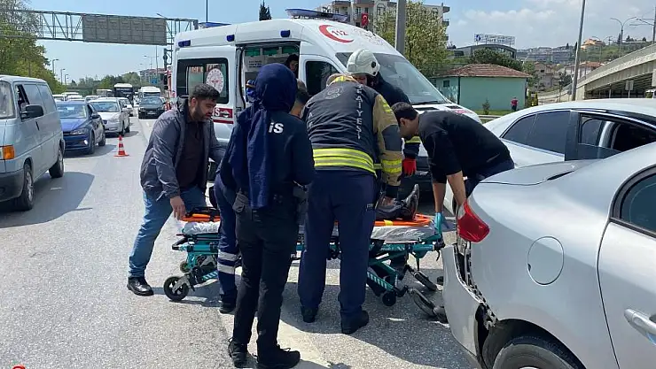 Zincirleme trafik kazasında 3 kişi yaralandı.