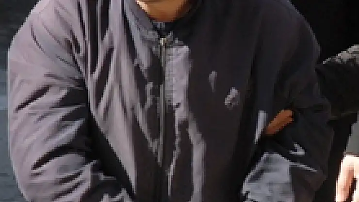 Polisi görünce 1. Kattan atladı