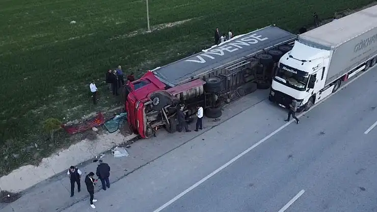 Mandalina yüklü tır devrildi,