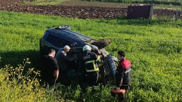 Otomobil takla attı