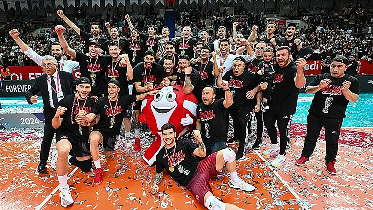 Voleybolda şampiyon Ziraat Bankkart