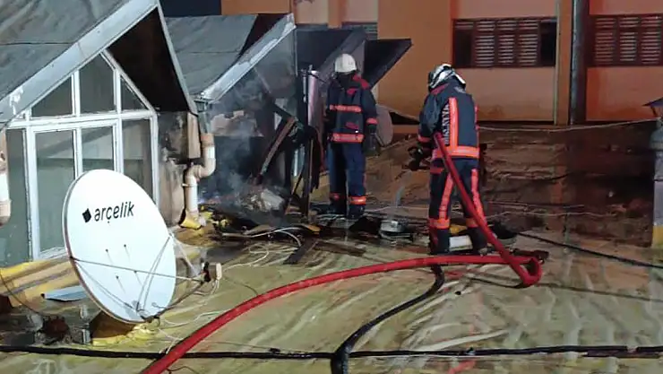 Çatı yangını korkuttu