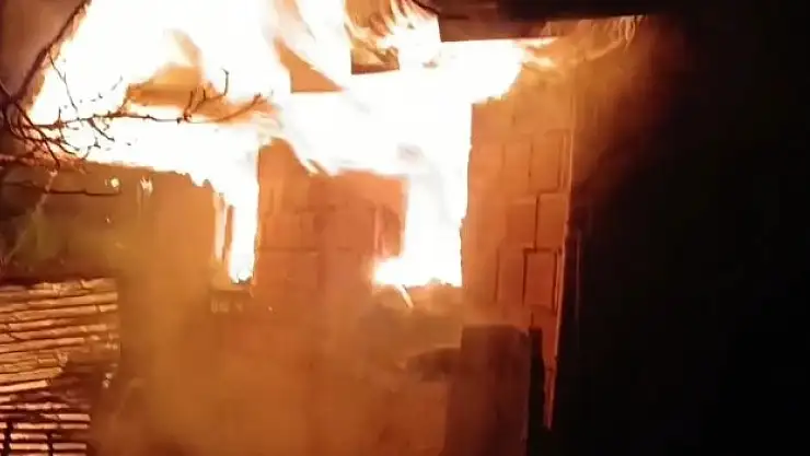 Ovacık'ta 2 katlı ev kullanılamaz hale geldi