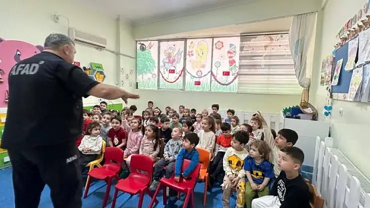 Miniklere yangın ve afet eğitimi