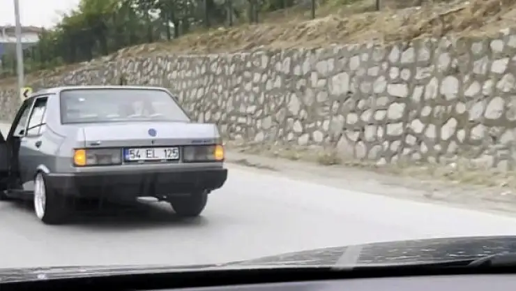 Konvoyda sürücü ve yolcunun akıl almaz görüntüleri