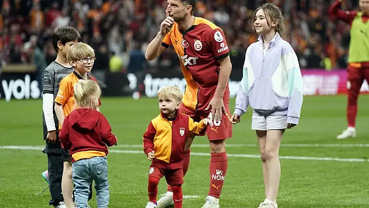 Galatasaray'da maç sonu 3'lüsü Mertens ve Muslera'dan