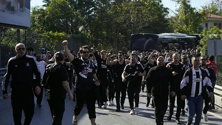 Beşiktaş taraftarı stada geldi
