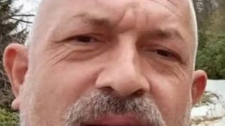 Ağacın altında kaldı