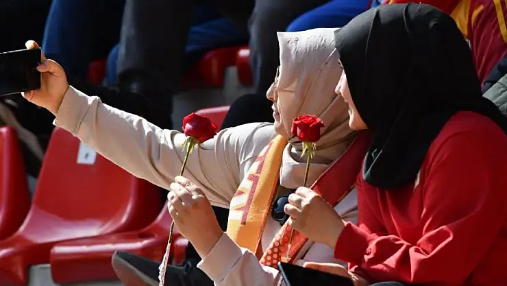 Kayserispor'dan Anneler Günü jesti