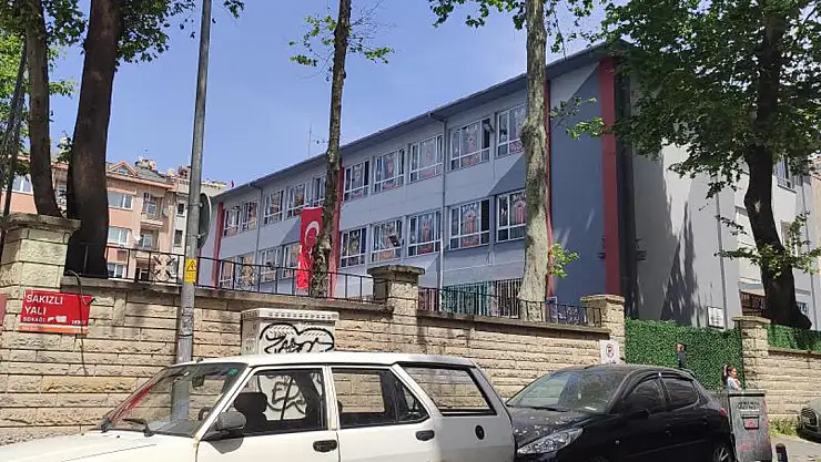 Okul tuvaletinde yangın çıktı