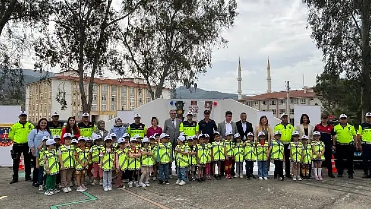Anaokulu öğrencilerine trafik eğitimi
