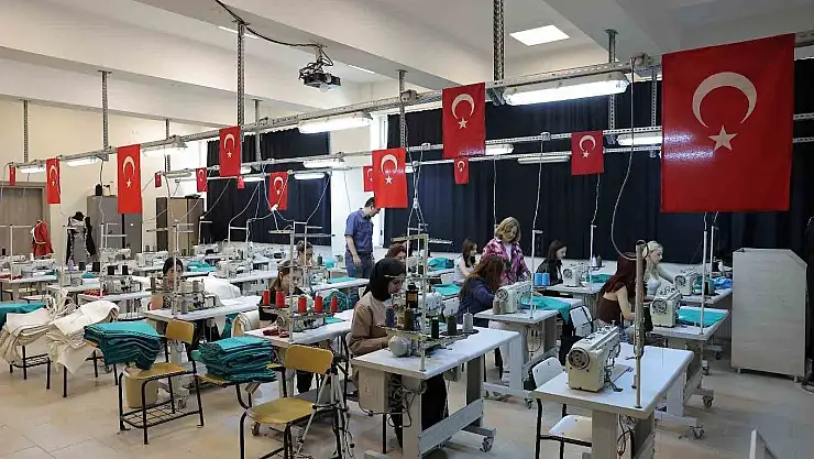 Tekstil ürünleri üniversite öğrencilerinin elinden çıkıyor