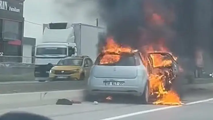 Seyir halindeyken alev topuna döndü