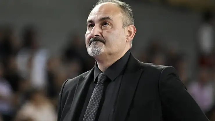 Selçuk Ernak, sezonun 'En iyi başantrenörü' seçildi