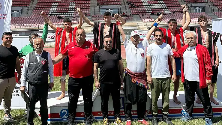 Güreşçilerden büyük başarı