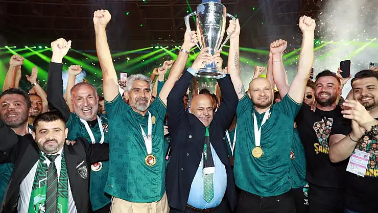 Kocaelispor, 38 maçın 21'ini kazanarak şampiyon oldu