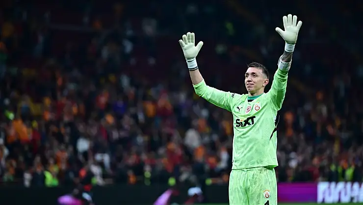 Fernando Muslera'nın gözü rekorda