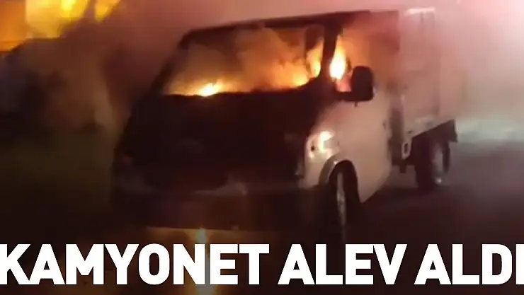 Kamyonet alev aldı