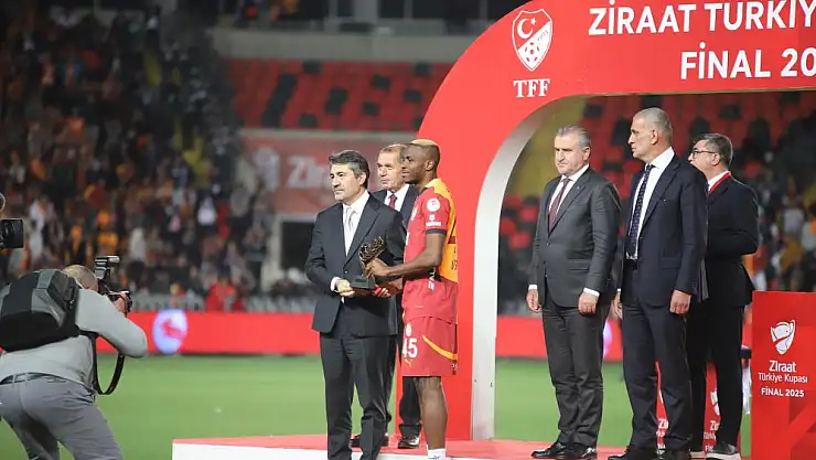 Finalin oyuncusu Victor Osimhen seçildi