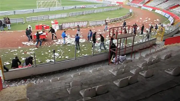 Kendi yaptıklarını kendileri temizledi