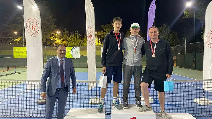 Gençlik Haftası Tenis Turnuvası tamamlandı