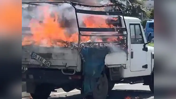 Kamyonun kasasındaki kartonlar alev aldı