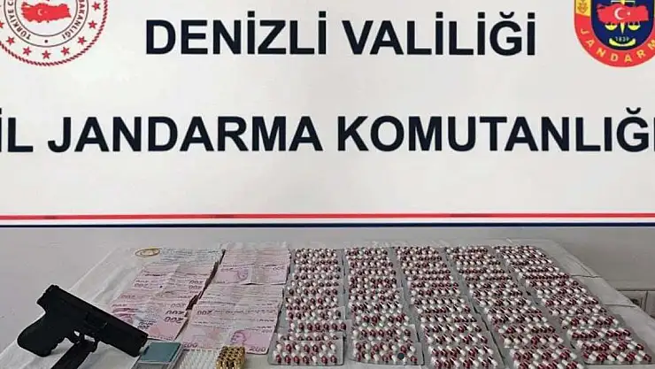 3 zehri taciri binlerce uyuşturucuyla yakalandı