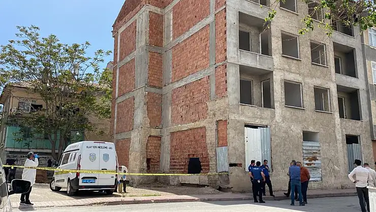 İnşaattan gelen kötü kokuların altından ceset çıktı