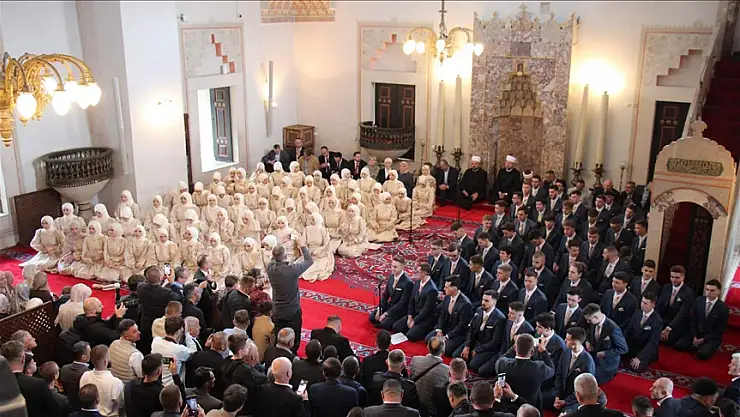 Gazi Hüsrev Bey Medresesi 475'inci mezunlarını verdi