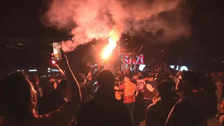 Kars'ta Galatasaraylılar sokaklara akın etti