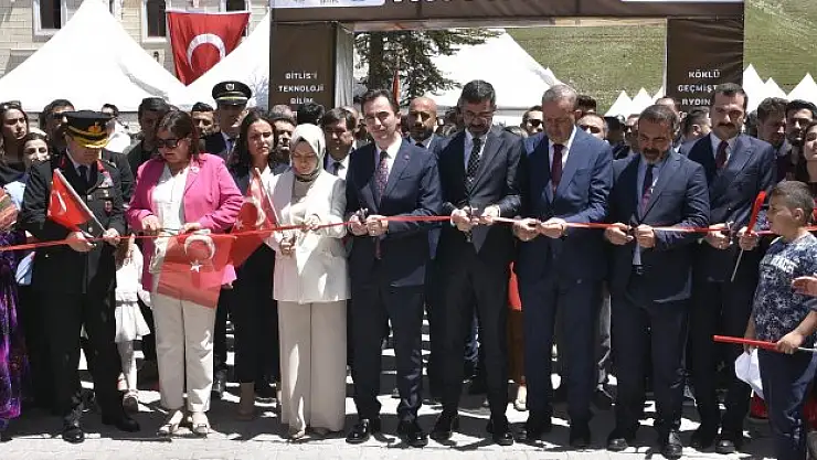 Bitlis'te Gençlik Festivali ve Kitap Fuarı açıldı