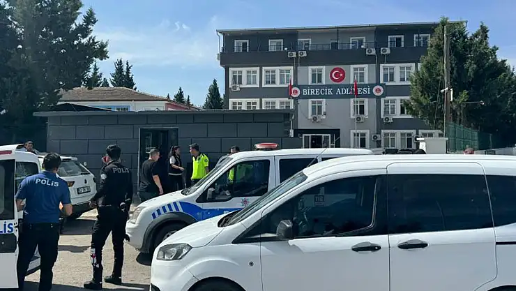 Adliye önünde kavga