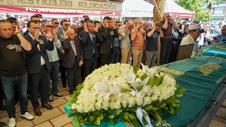 CHP lideri Özel Manisa'da cenaze törenine katldı