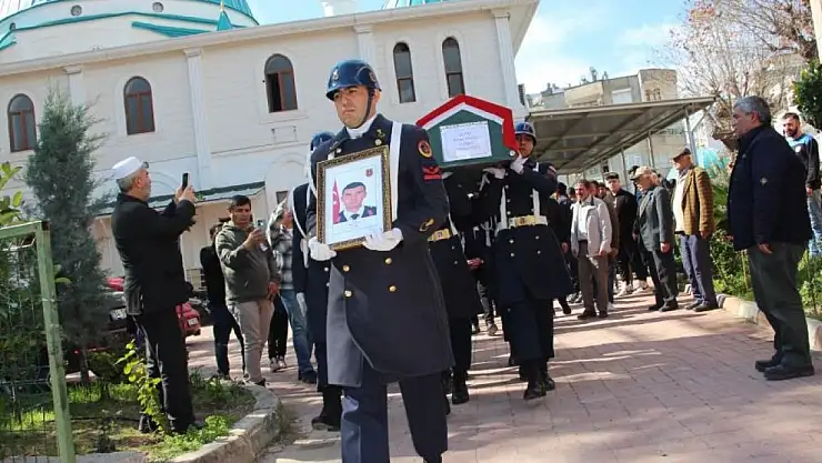 Trafik kazasında hayatını kaybeden asteğmen toprağa verildi
