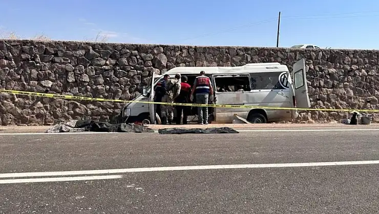 Tarım işçilerini taşıyan minibüs devrildi: 3 ölü, 17 yaralı