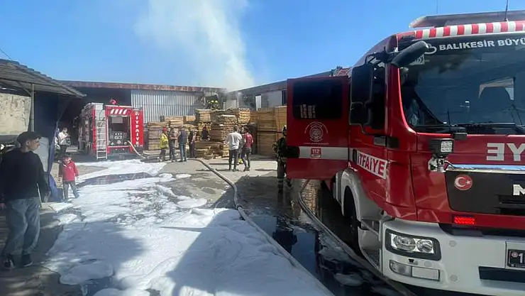 Mobilya atölyesinde yangın çıktı