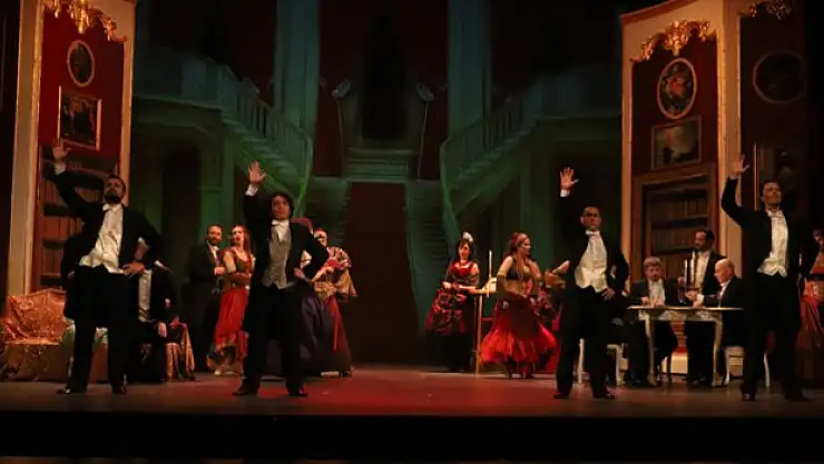 'La Traviata' operası sahnede